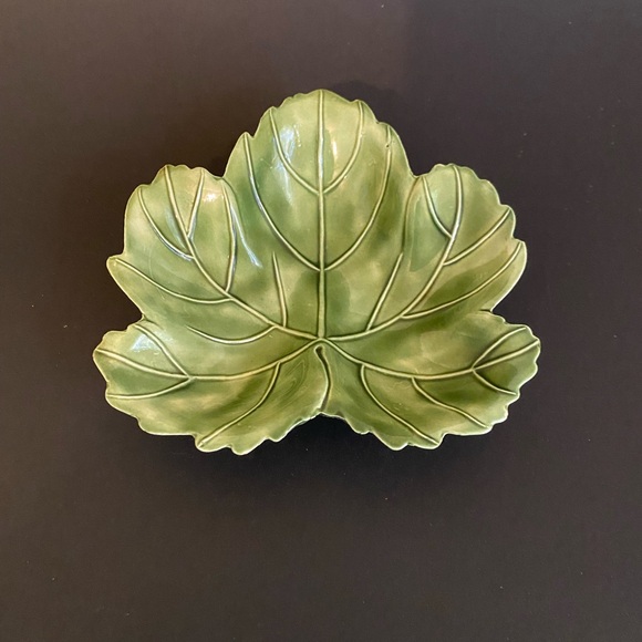 Vintage Green Ceramic Leaf Shaped Candy Nut Dish Decorative Table Decor - Picture 12 of 13
